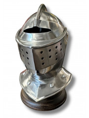 Mini Bassinet Médiéval à Visage Perforé